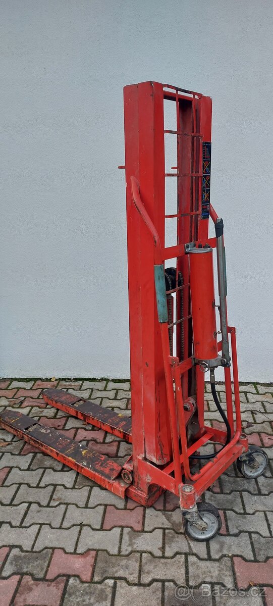 Ruční paleťák Belet