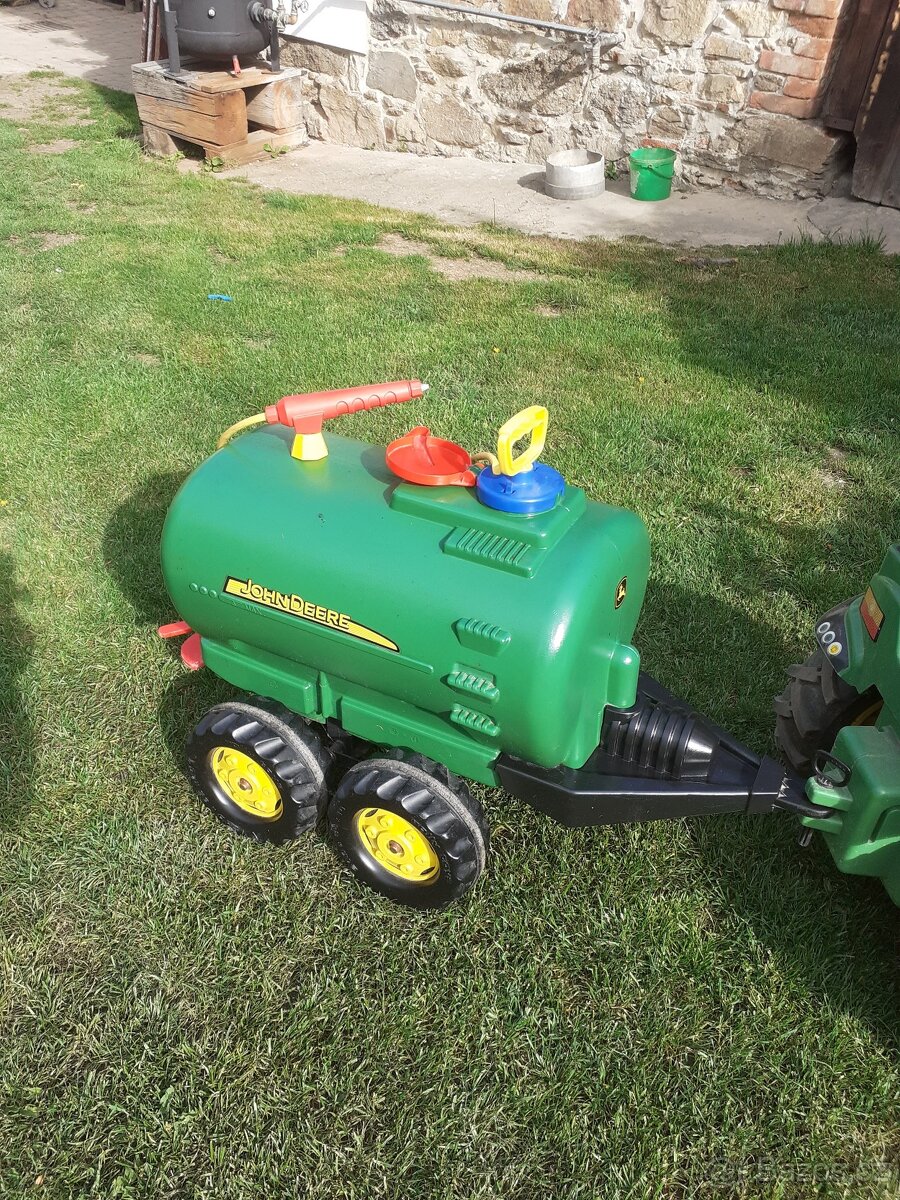 Prodám fekálek - cisternu za šlapací traktor John Deere