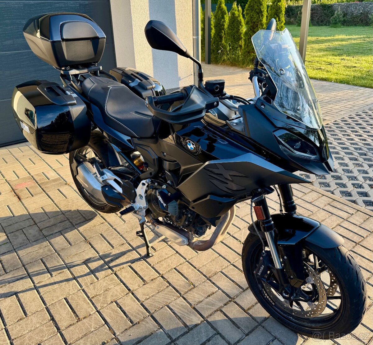 BMW F900XR