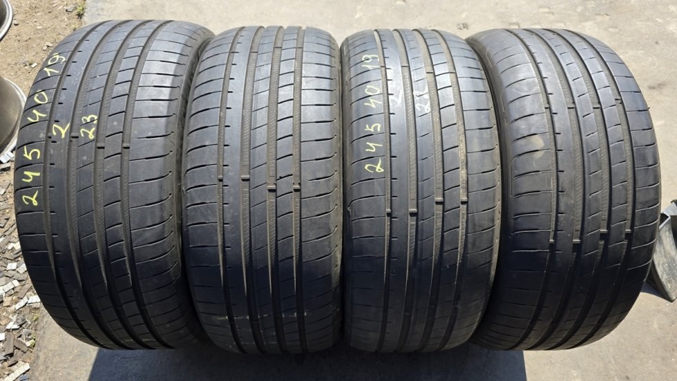Letní pneu 245/40/19 Good Year