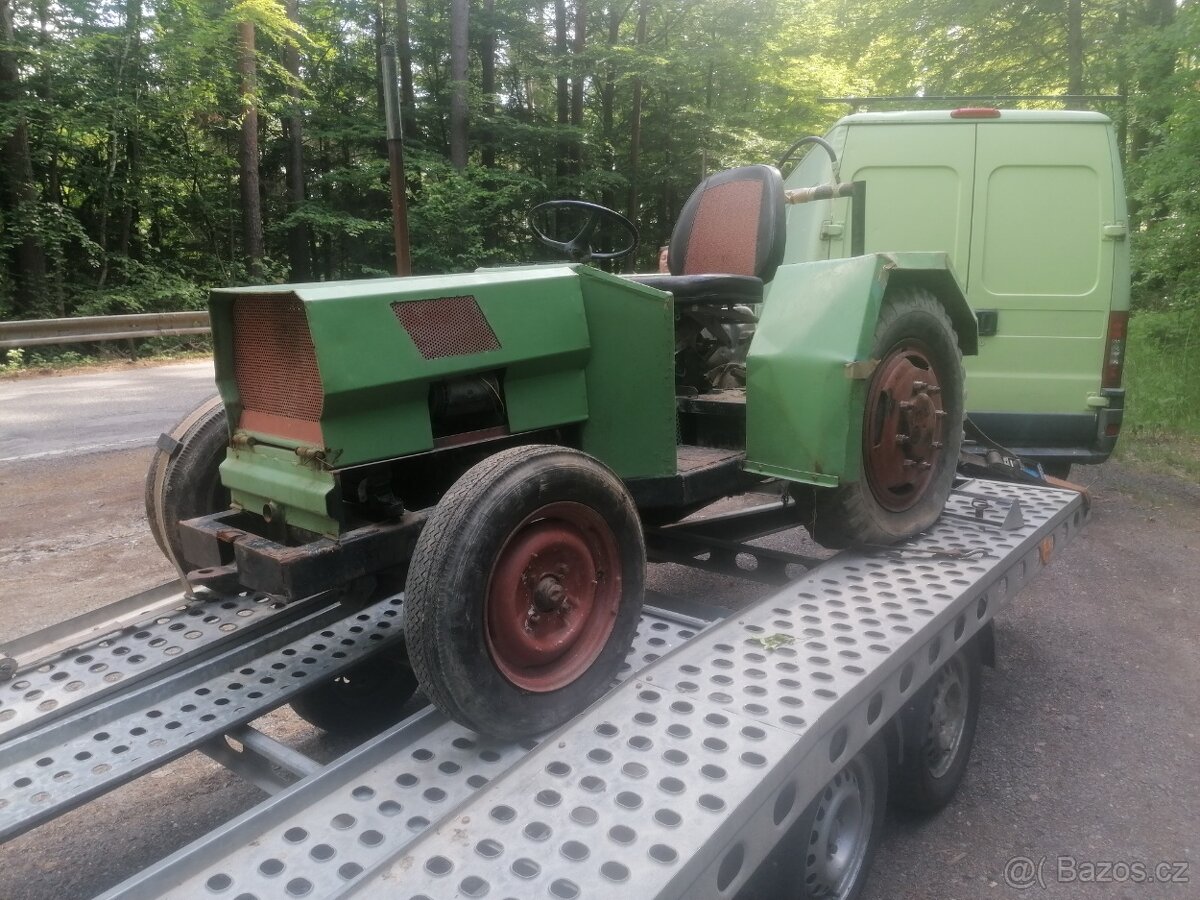 Malotraktor domácí výroby.