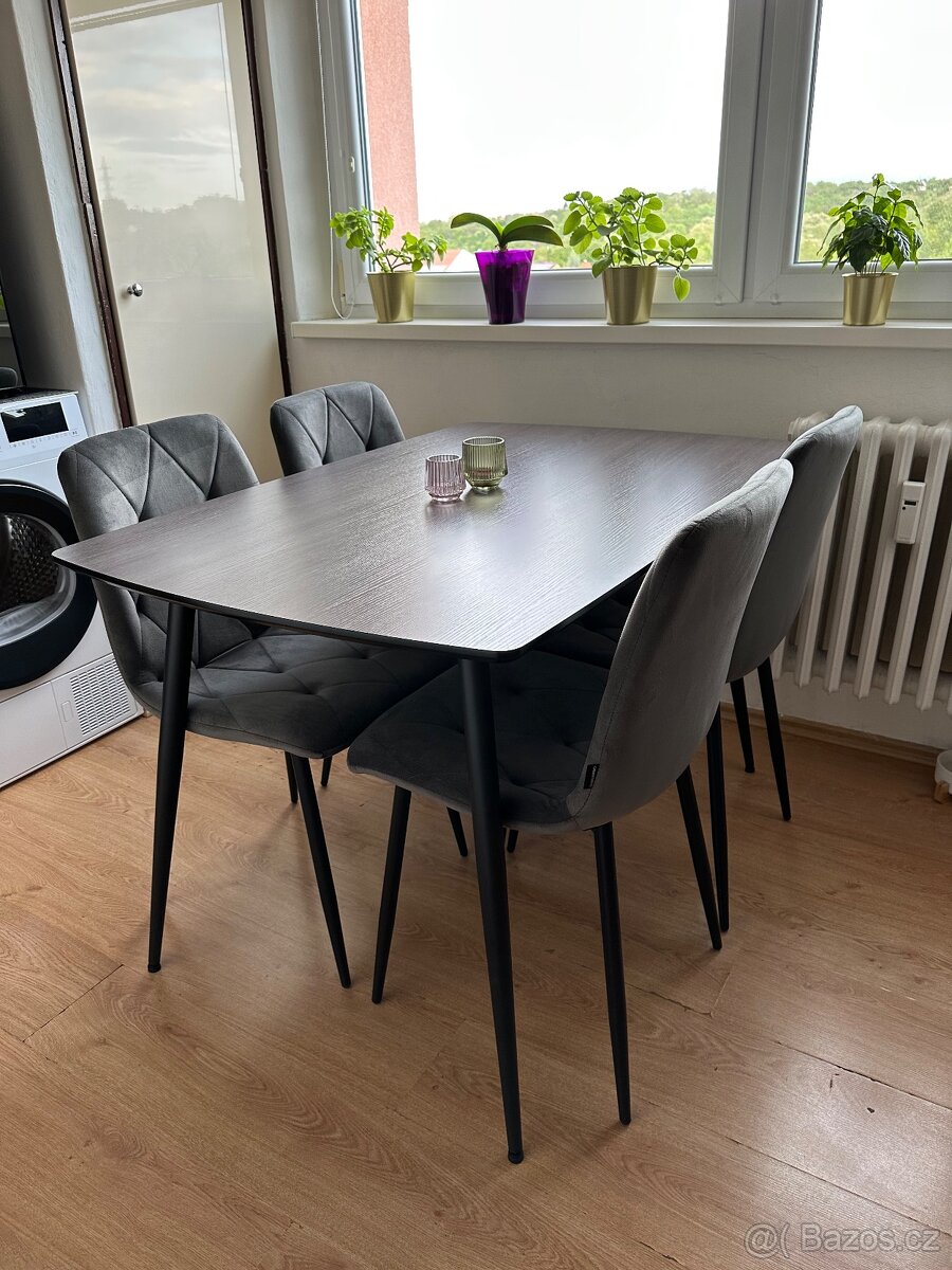 NOVÝ jídelní stůl 120x80