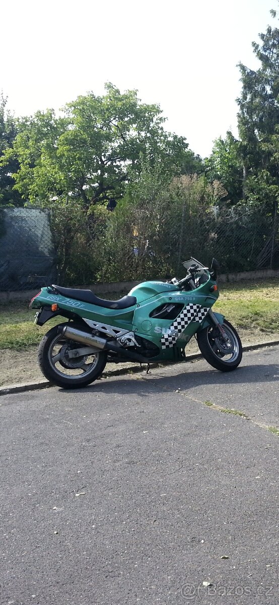 Suzuki GSX750F