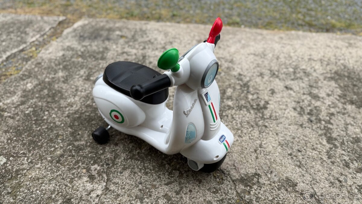 Dětský skútr Vespa