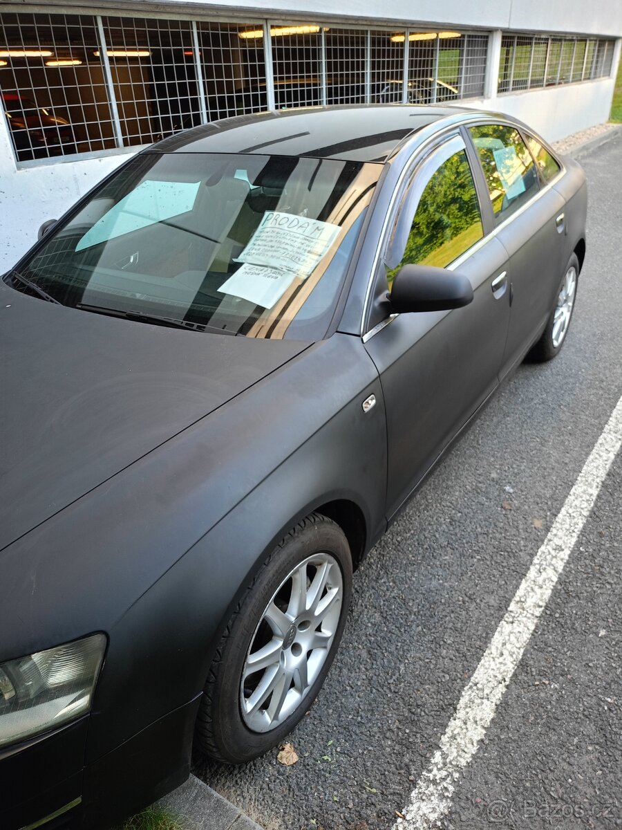 AUDI A6.
