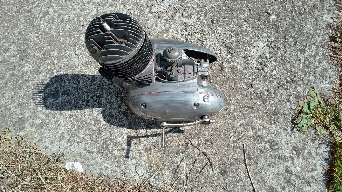 Motor Jawa 250
