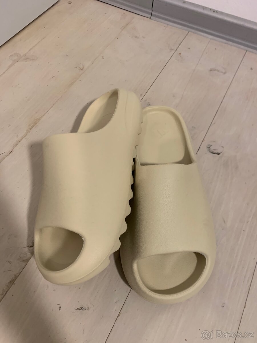 Adidas slide