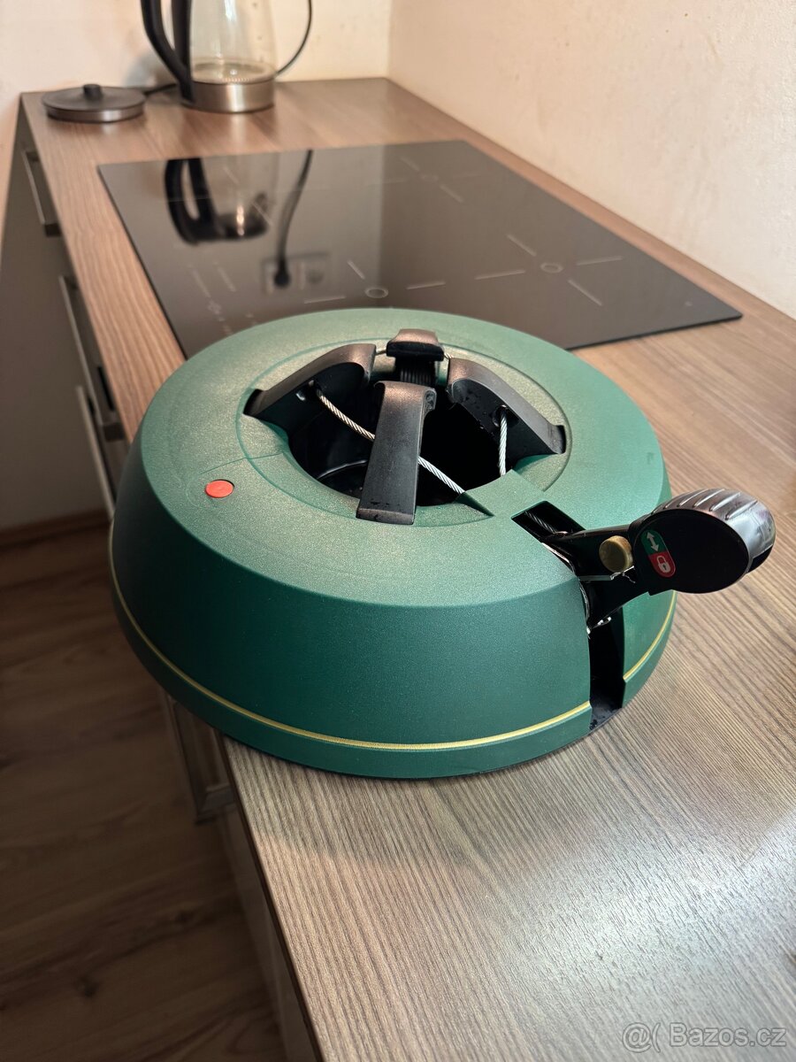 Nový stojan na Vánoční stromek KRINNER Vbasic