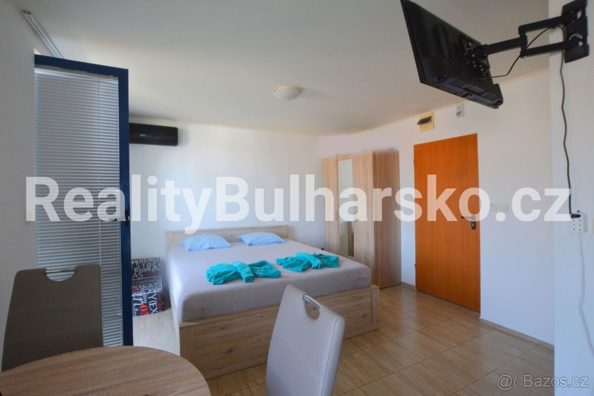 Útulné a plně zařízené studio(1+kk, 45 m²) s velkou terasou