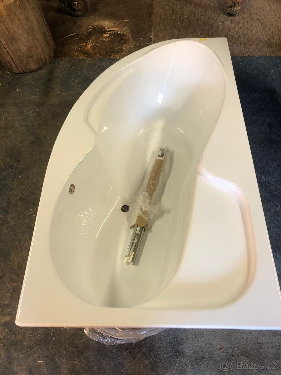 Nová rohová vana 170x100