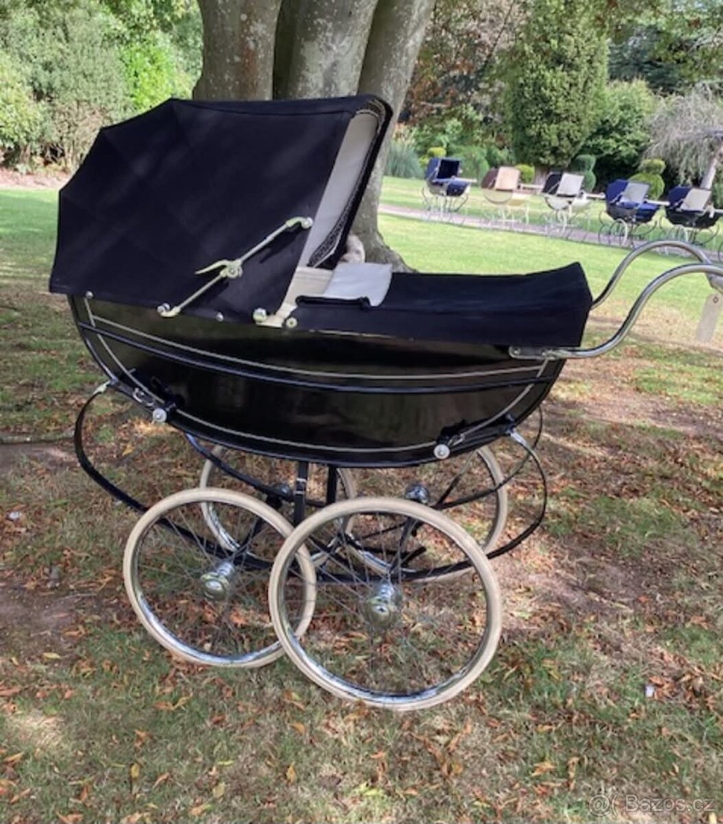 Krasny retro kocarek hariss