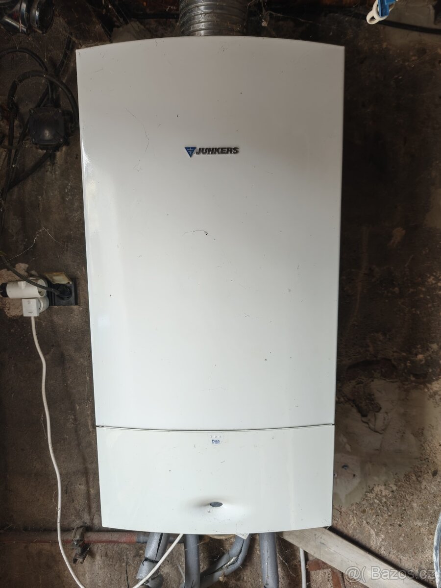 Plynový kotel s průtokovým ohřevem teplé vody Junkers