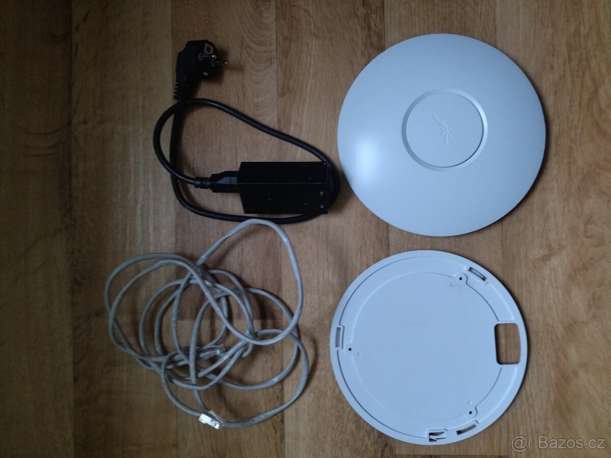 Ubiquiti UniFi AP (M/N: UAP-PRO, FCC ID: SWX-UAP, IC: 6545A-