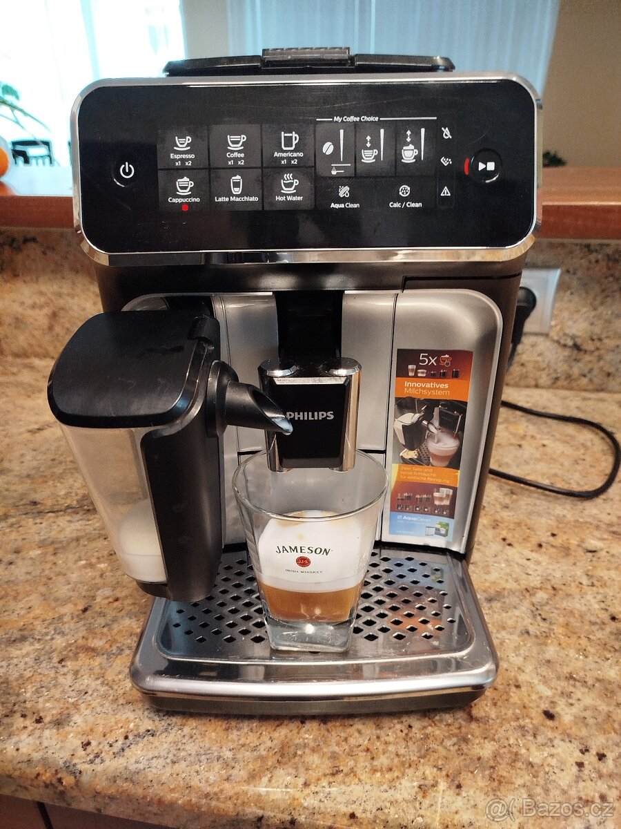 Automatický kávovar Philips EP 3246/70 – LatteGo