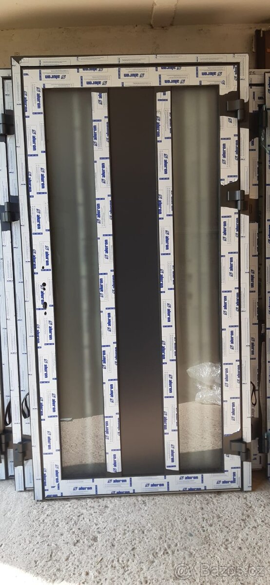 HLINÍKOVÉ VCHODOVÉ DVEŘE.