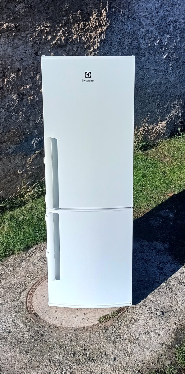 CHLADNIČKA S MRAZNIČKOU ELECTROLUX - A++ - 175cm