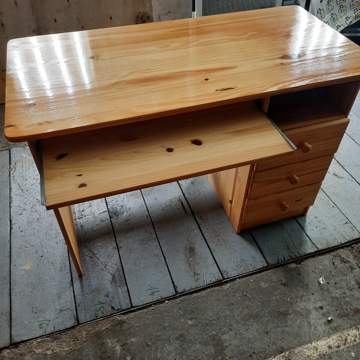 Psaci stůl z masivu