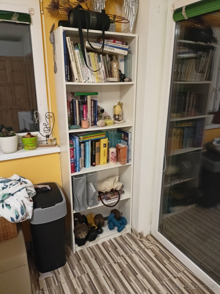 Skříňka knihovna regál