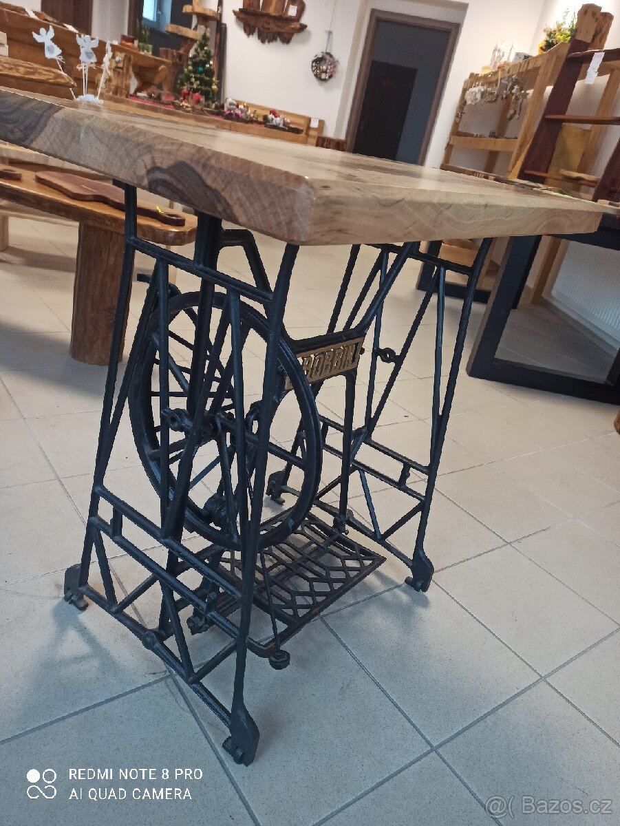 Stolek z šicího stroje