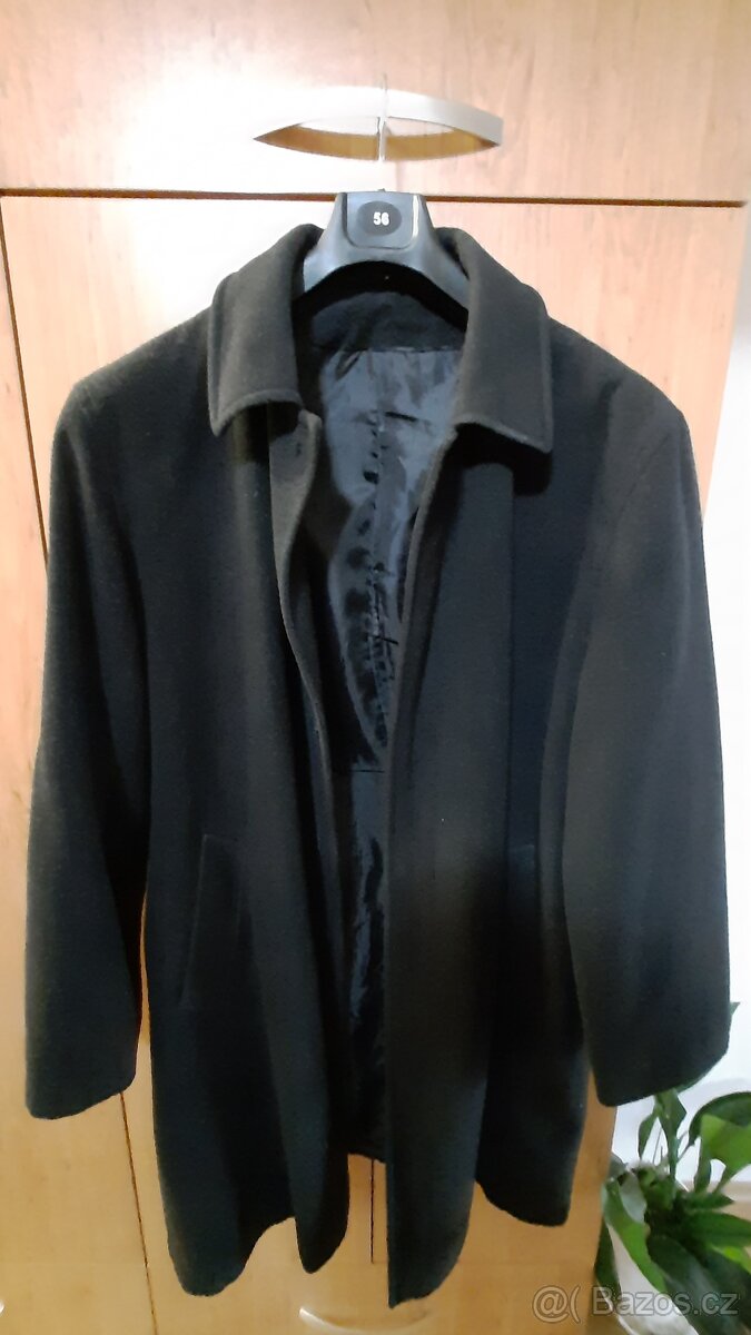 Vel.54 Málo nošený černý pánský lehčí delší kabát
