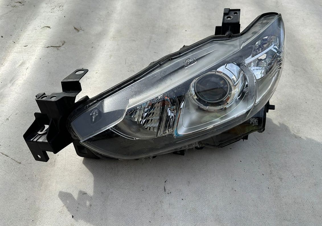 Mazda 3 BM, levé přední světlo