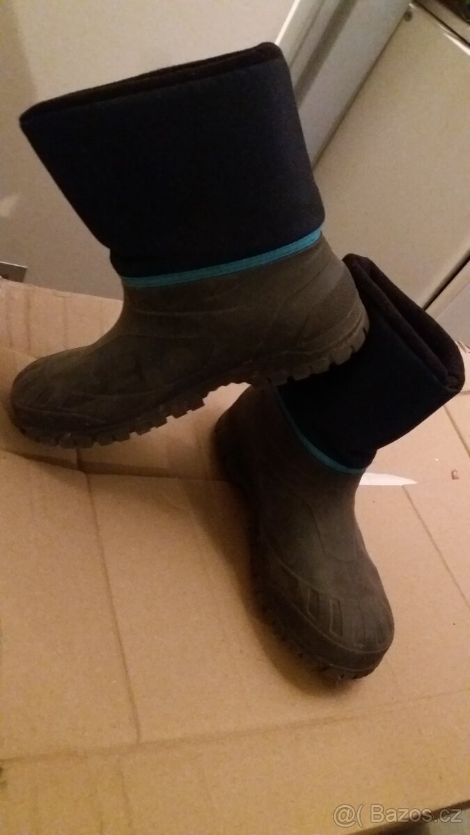 Quechua zateplené holiny / sněhule v34/35 waterproof