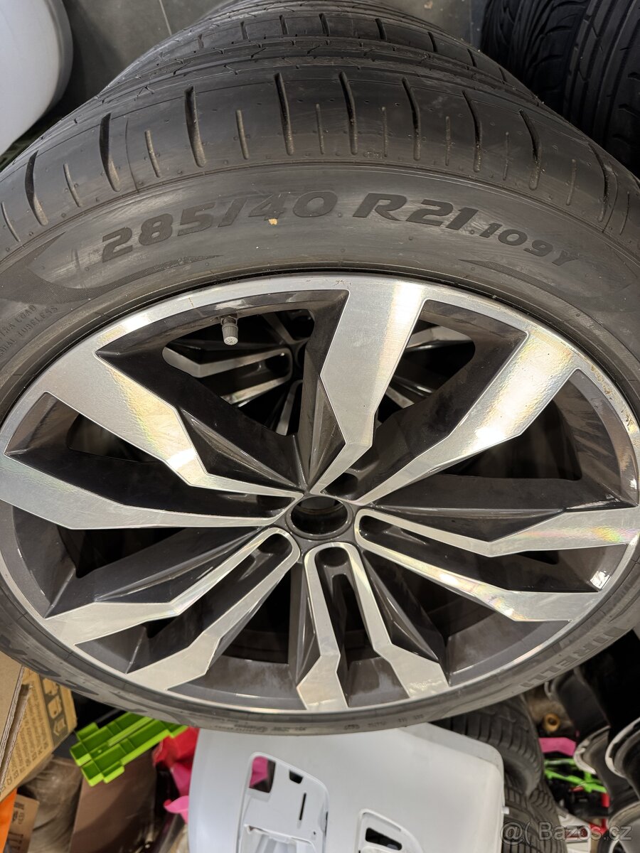 Alu kola Touareg R21