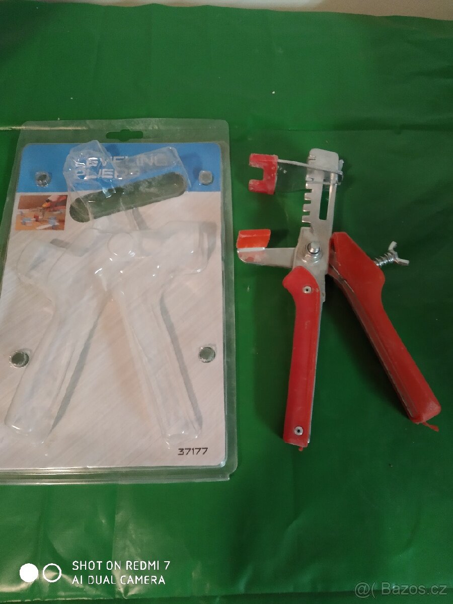 Kleště pro vyrovnávání dlažby, obkladů,klínky,spony