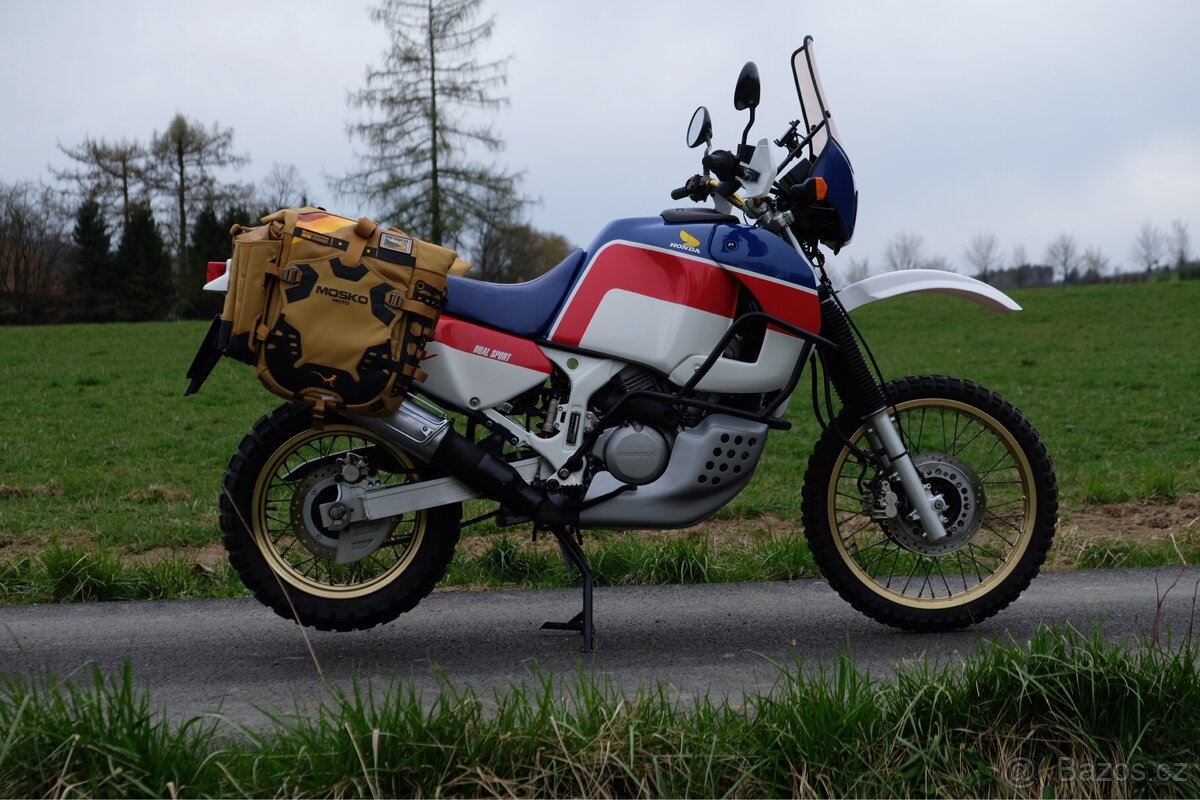 REZERVOVÁNO - Honda XRV750 Africa Twin + Mosko moto brašny