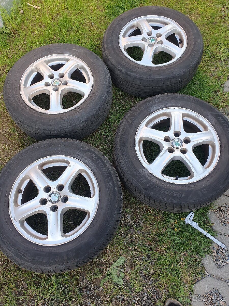 Alu letni pneu 195/65/15 5×100