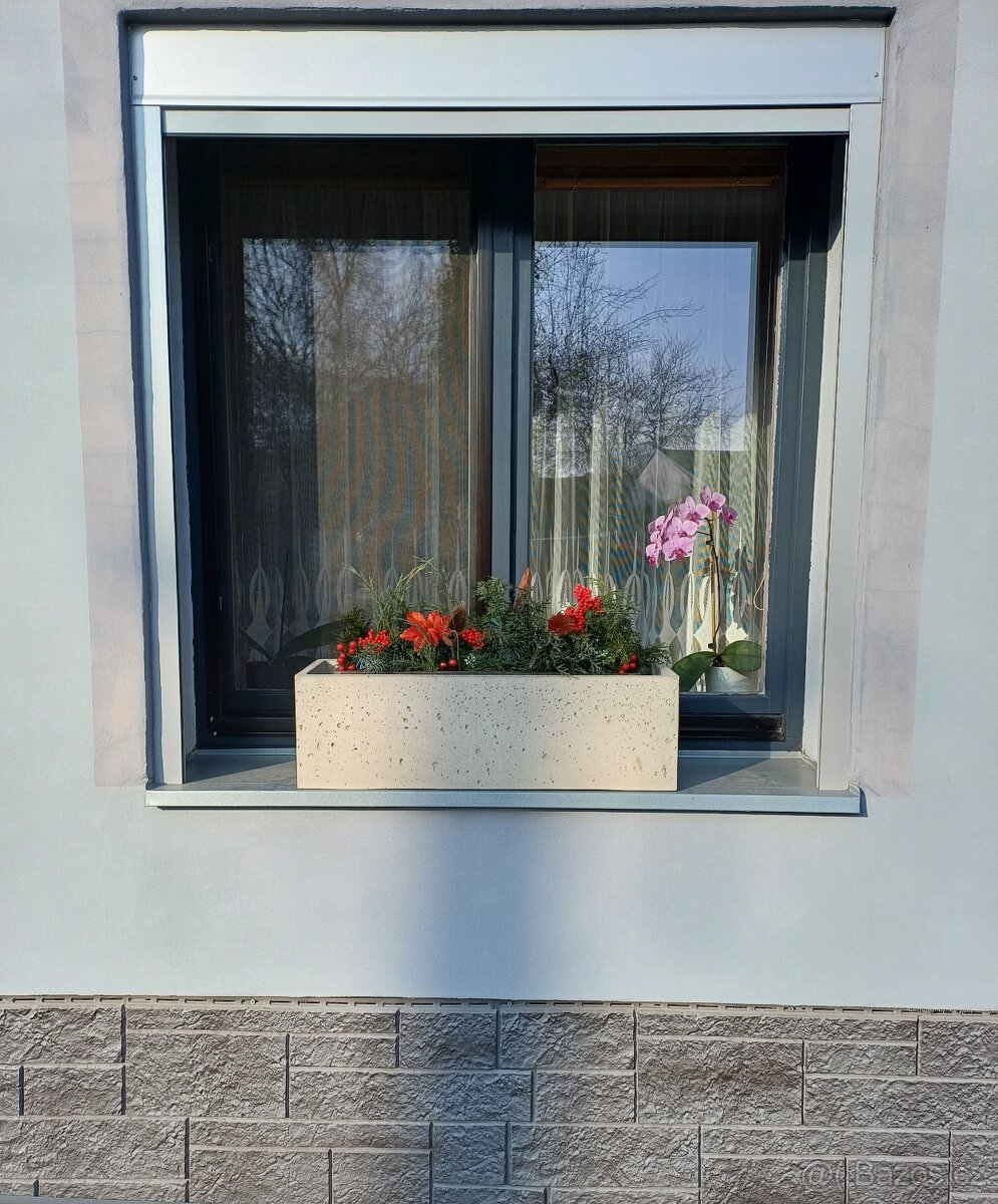 Betonový květináč 70x24x22