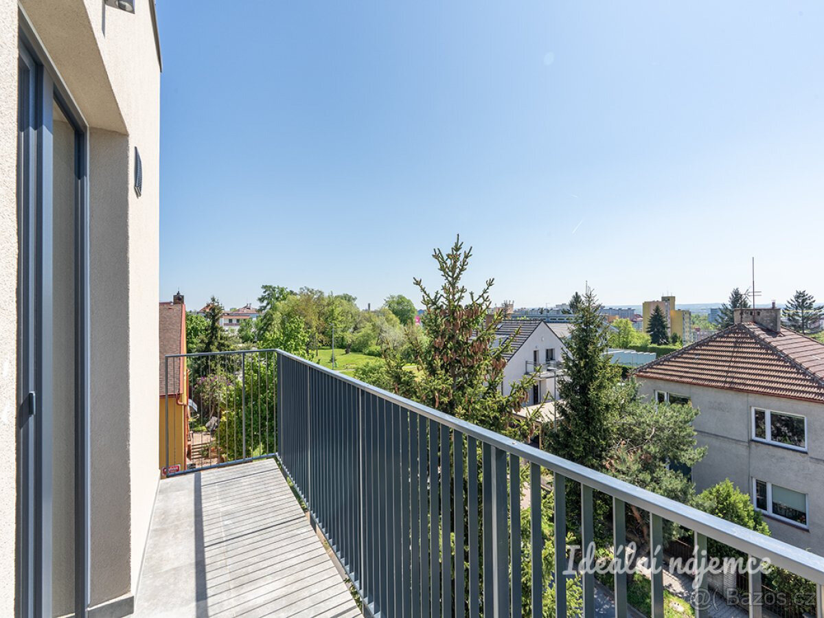 Pronájem bytu 2+kk, Za Černým mostem, Kyje, 22000 Kč/měs, 42