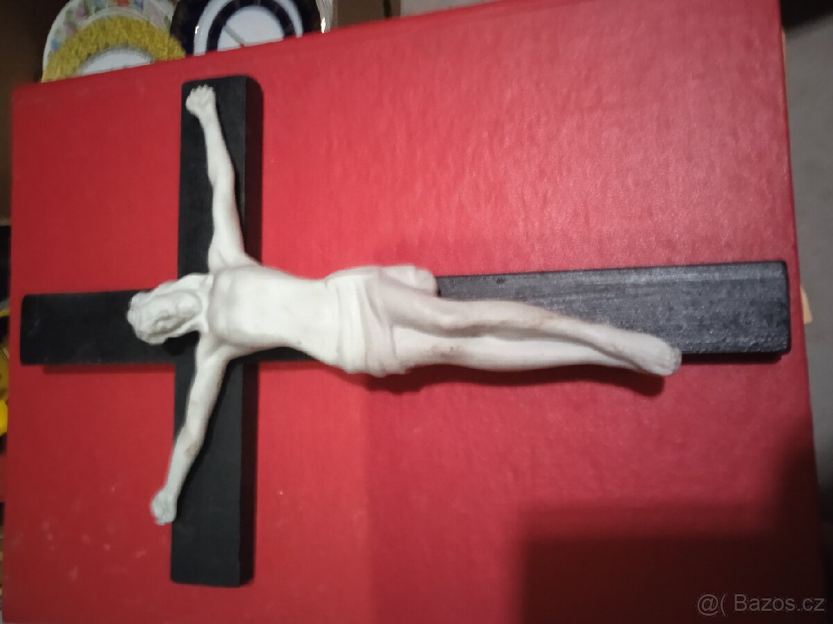 Kříž, porcelán, dřevo