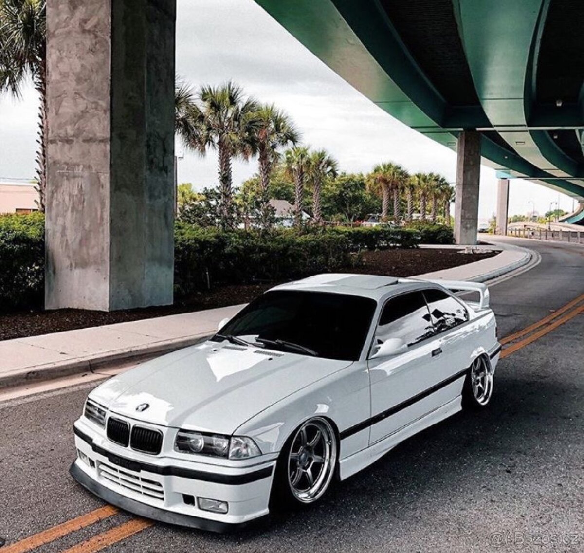BMW E36 Coupé papíry