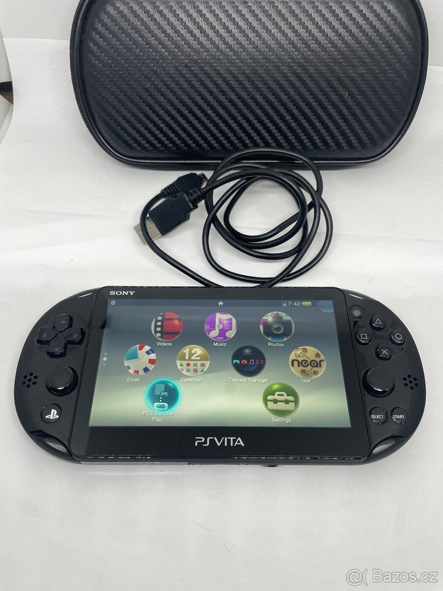 PlayStation Vita PCH-2004 LCD verzia