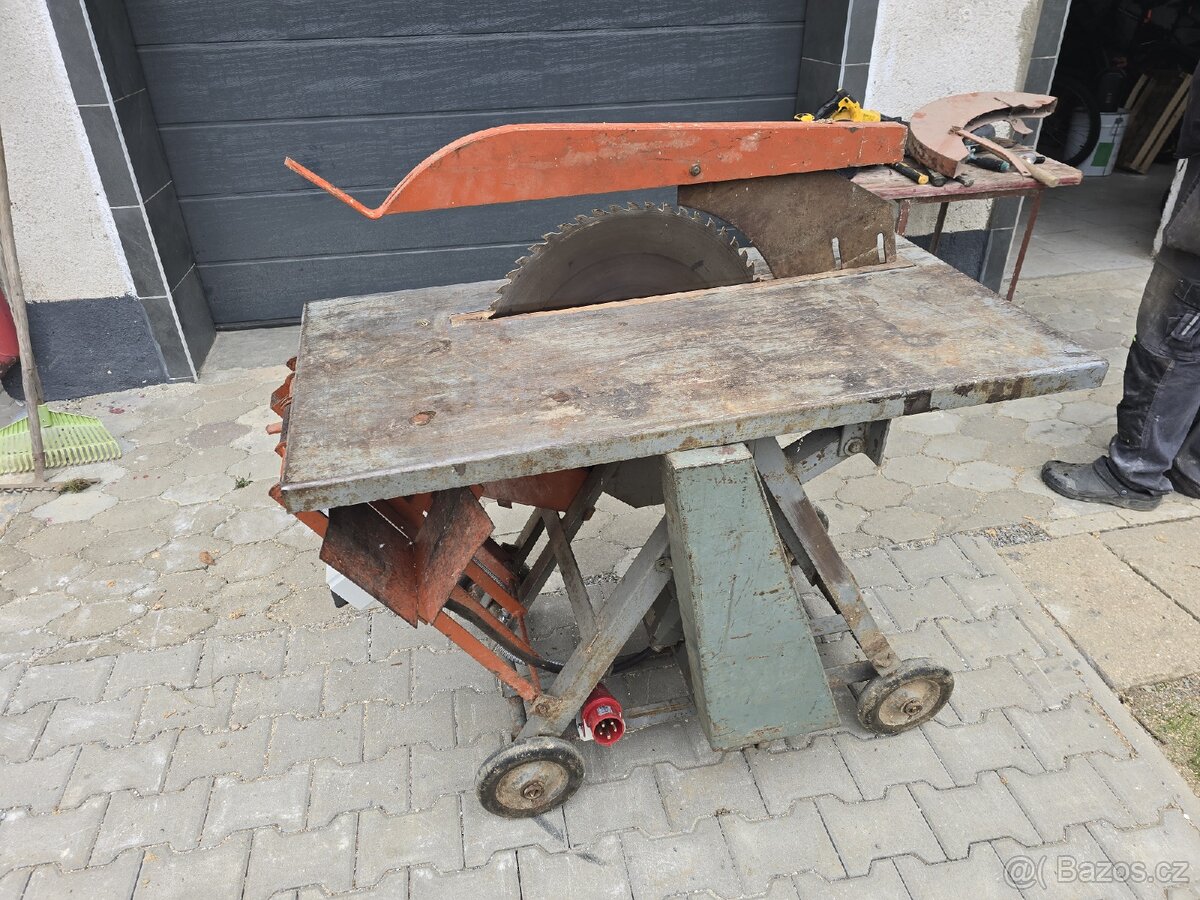 Cirkulárka s kolebkou pojízdná 4kw