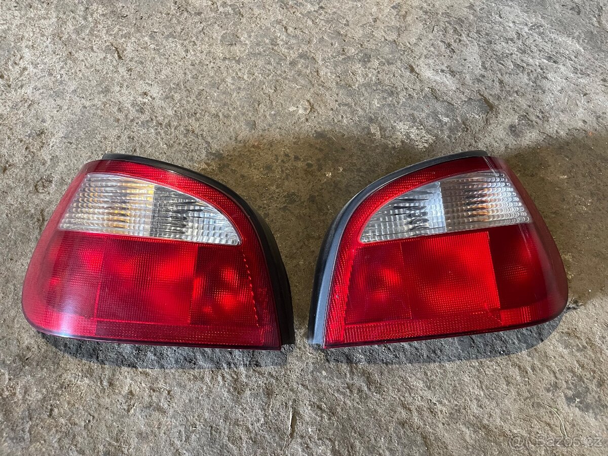 Prodám pravé zadní světlo Renault Megane I