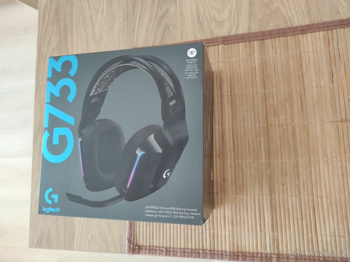 Sluchátka Logitech G733