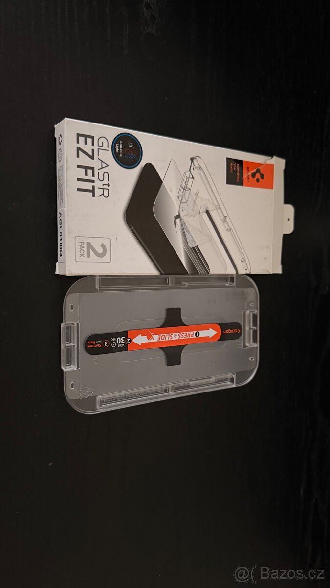Spigen Glas.tR EZ Fit – ochranné sklo pro iPhone 12 Pro