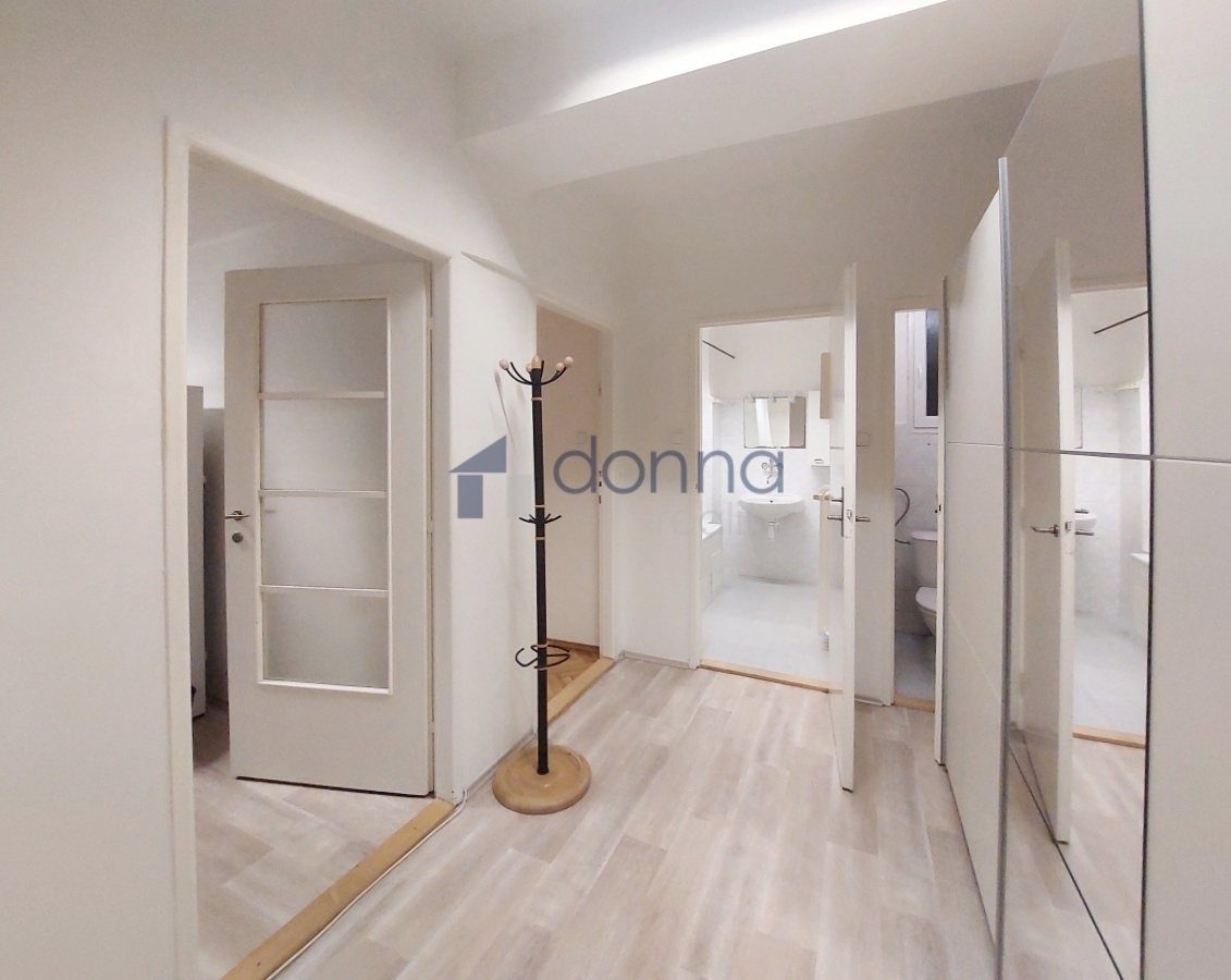 Pronájem bytu 2+kk, 62m2, 6. p., ul. Sokolovská, Praha 8 - K