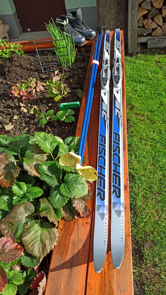 Prodám běžky, vázání seřízené na boty, hůlky ky