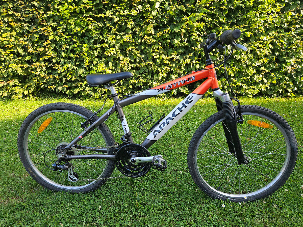 Juniorské 24" horské hliníkové kolo APACHE, rám 15"