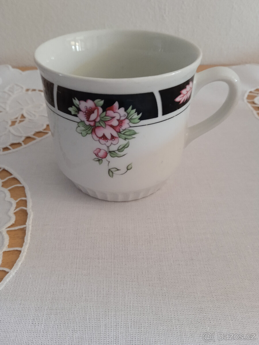 Retro porcelánový hrnek