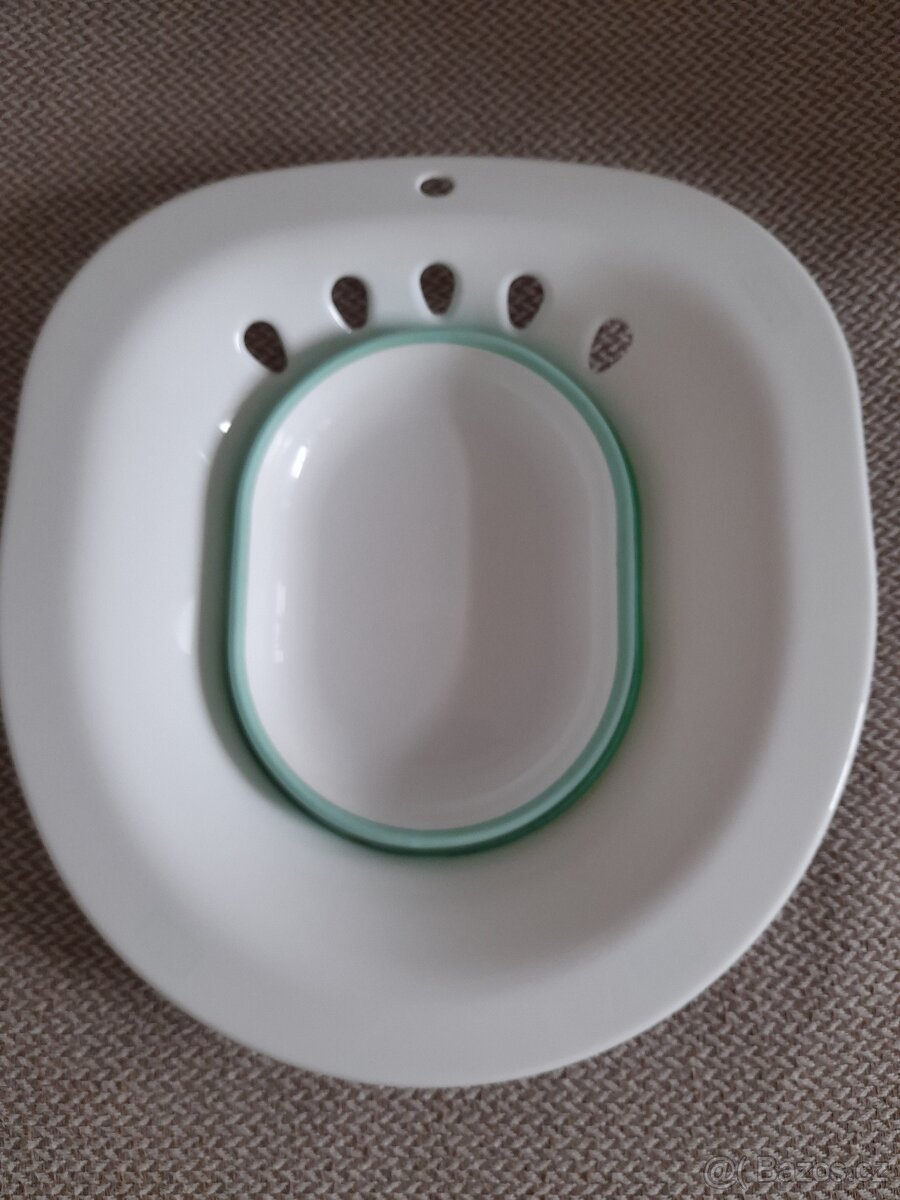 Přenosný plastový bidet na WC