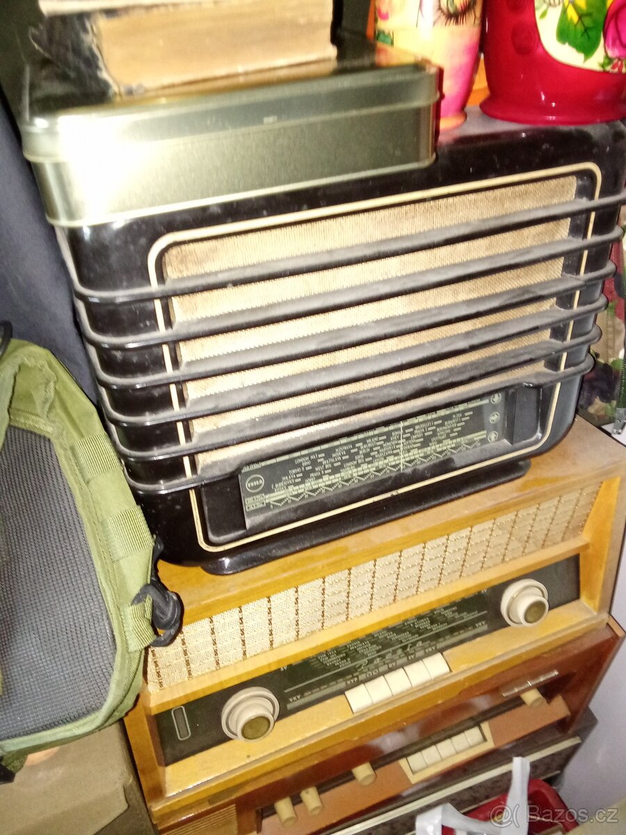 Staré bakelitové rádio