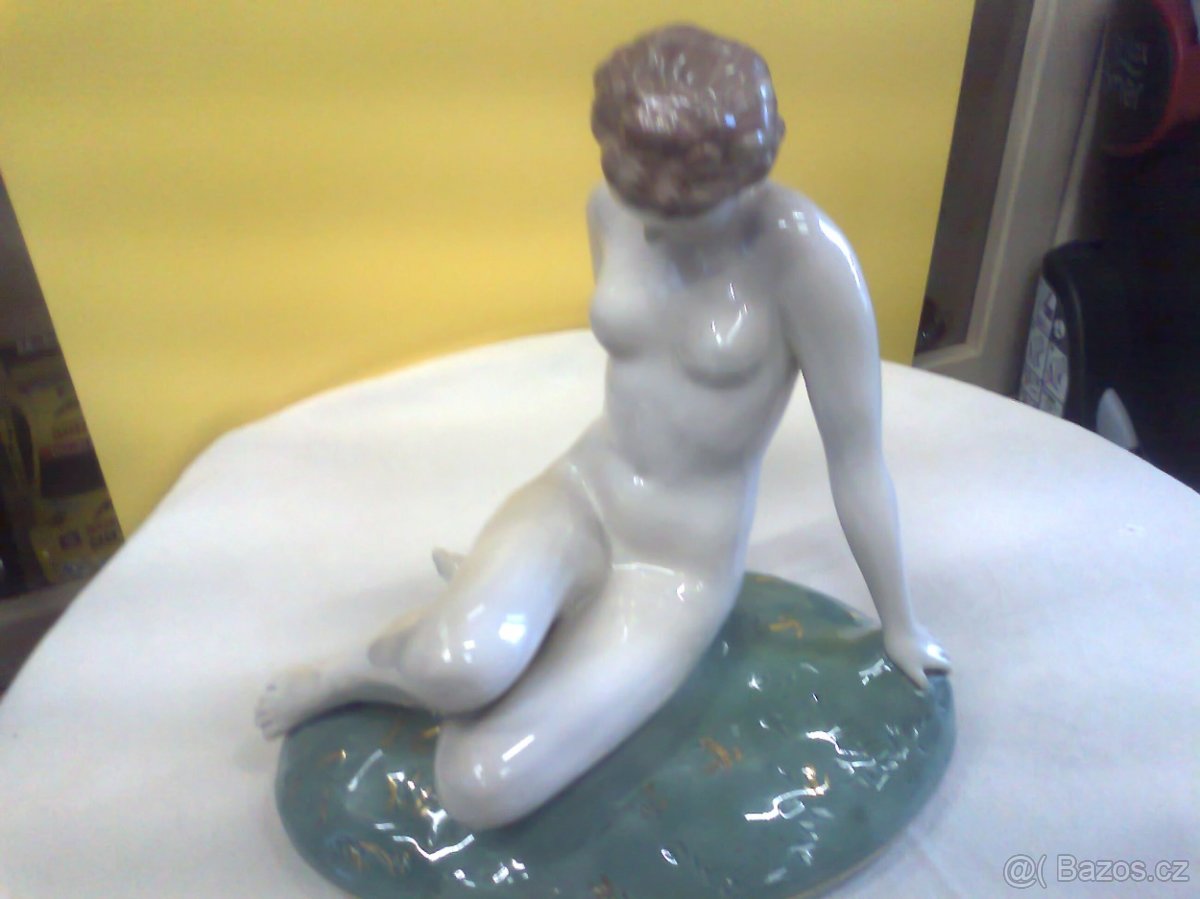 DUX sedící akt žena - Royal Dux Elly Strobach