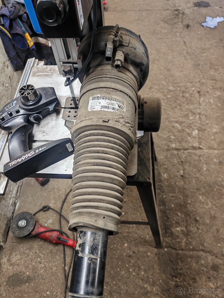 Prodám tlumič Audi A6 4G0616039AK