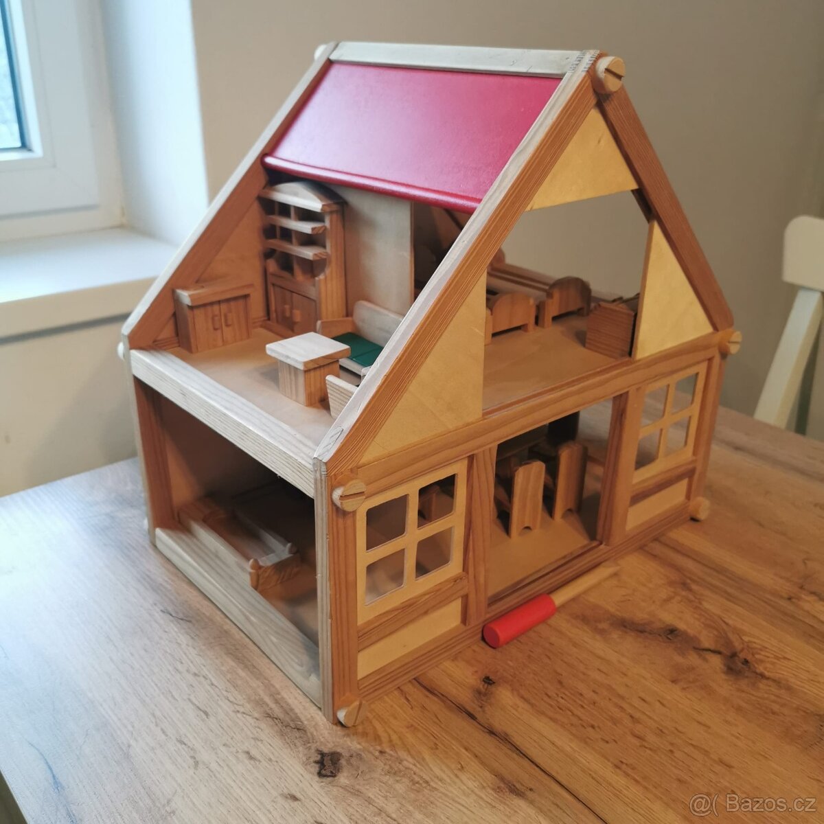 Dětský dřevěný domeček
