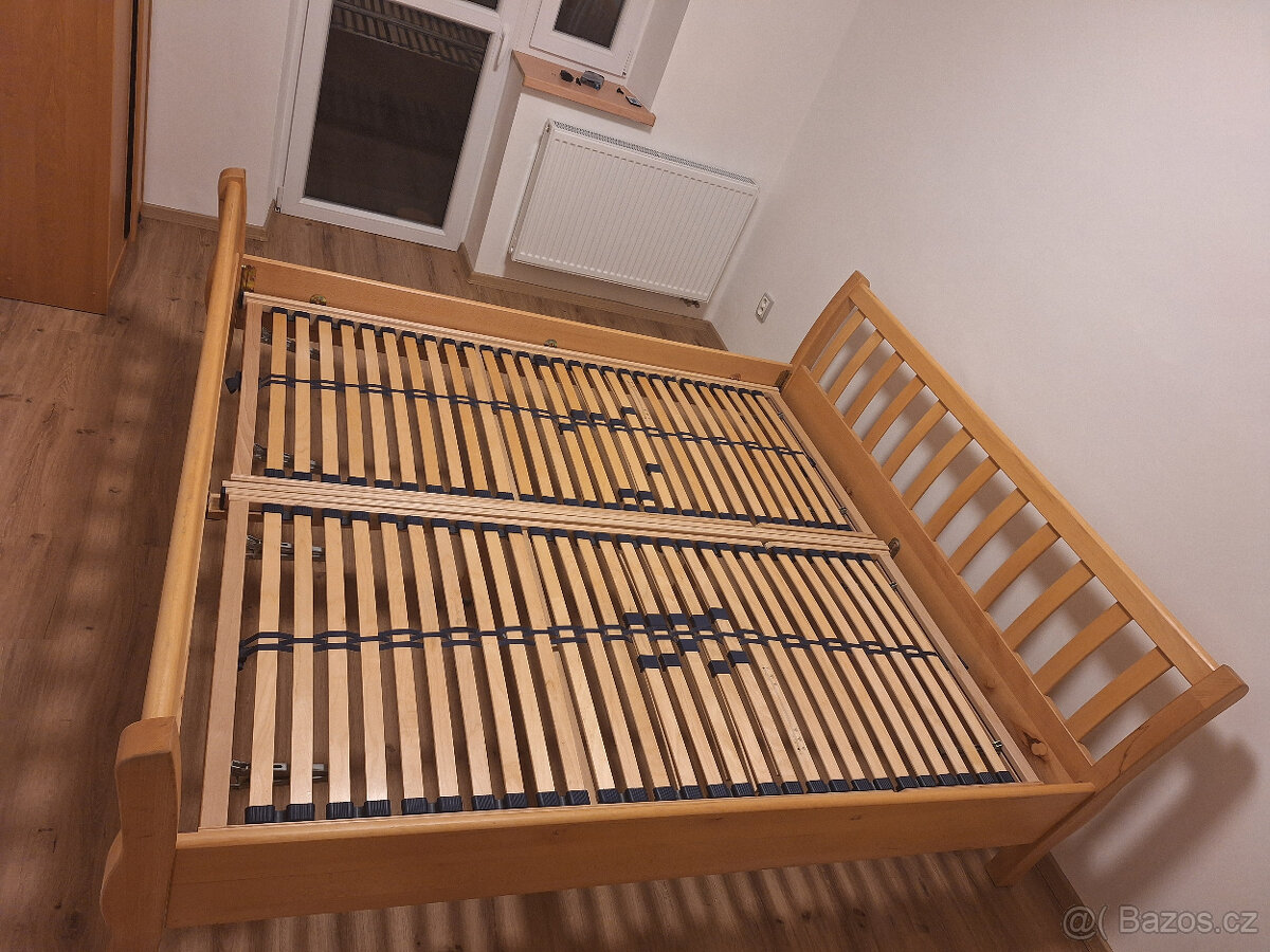 Manželská postel s polohovacími rošty