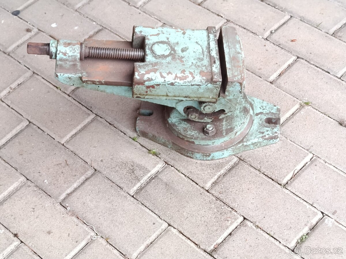 Polohovací svěrák